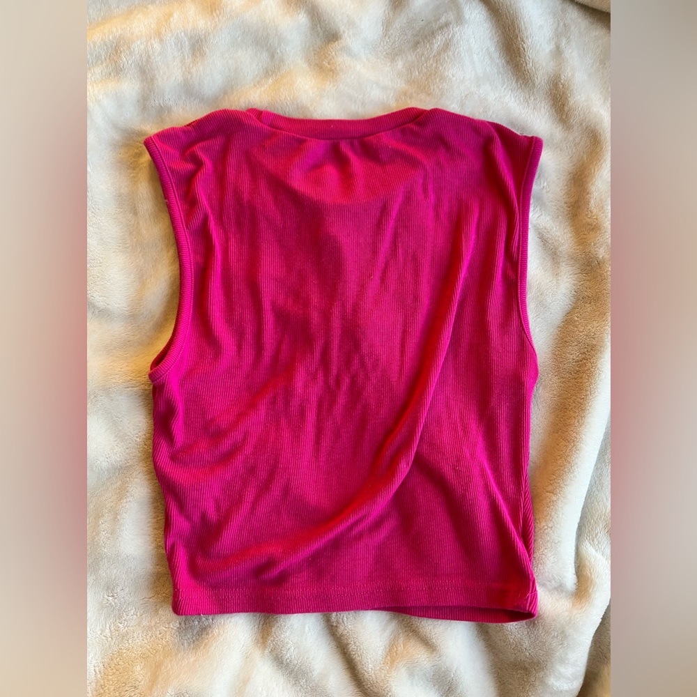 Flower Cut Out Crop Top - Picture 3 of 3